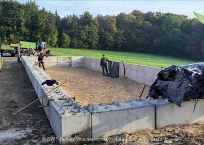 Bau einer Pflanzenkläranlage mit Beton-Systemsteinen